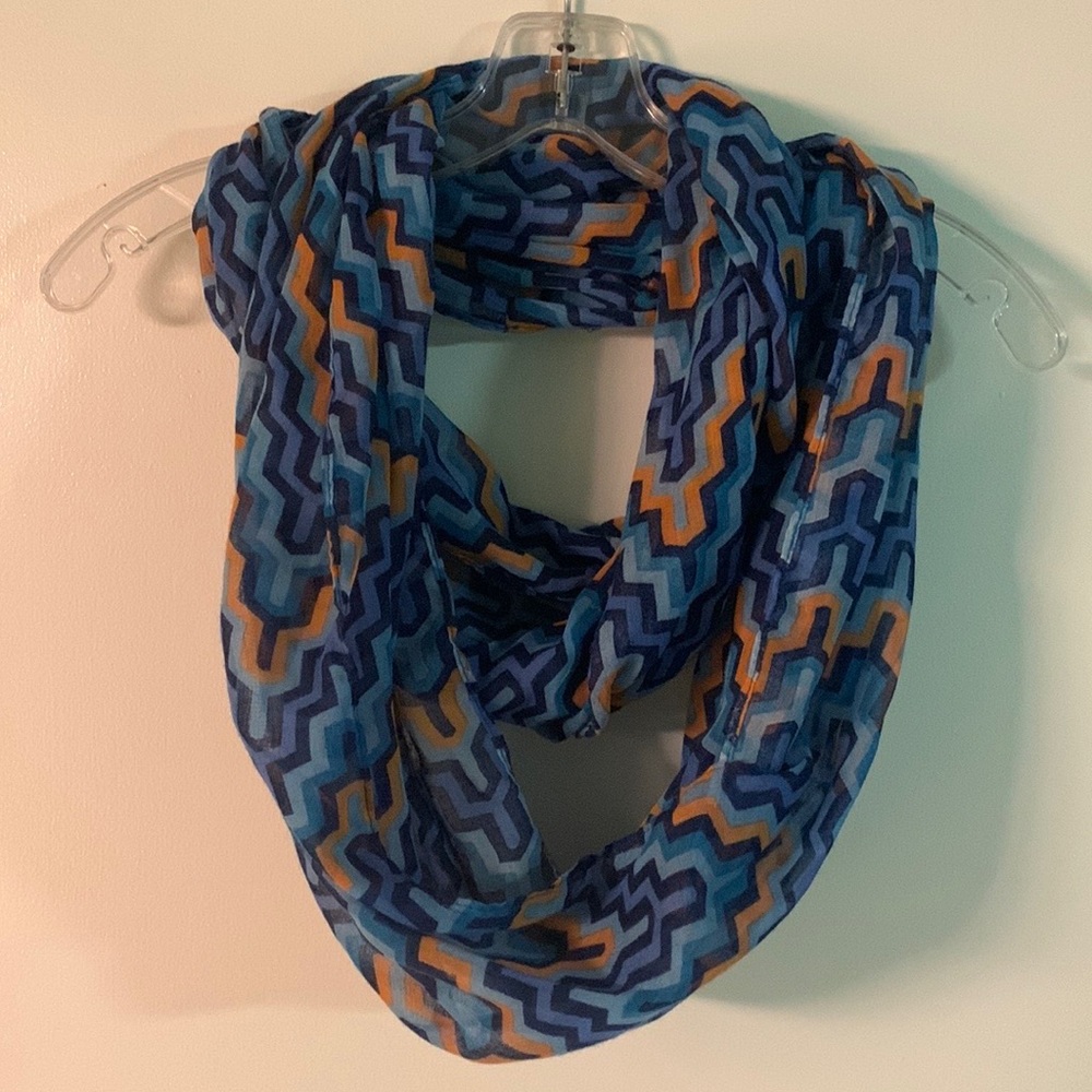 Patterned Infinity Scarf - Picture 2 of 4